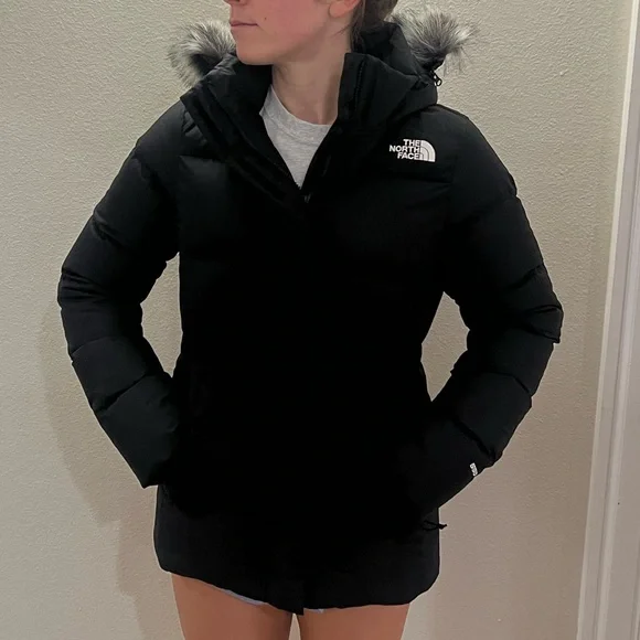 COPY - THE NORTH FACE GOTHAM PUFFER JACKET WITH HOOD AND DETACHABLE FUR - Picture 12 of 15